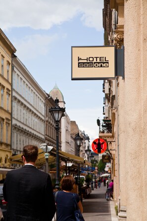 ด้านหน้าที่พัก