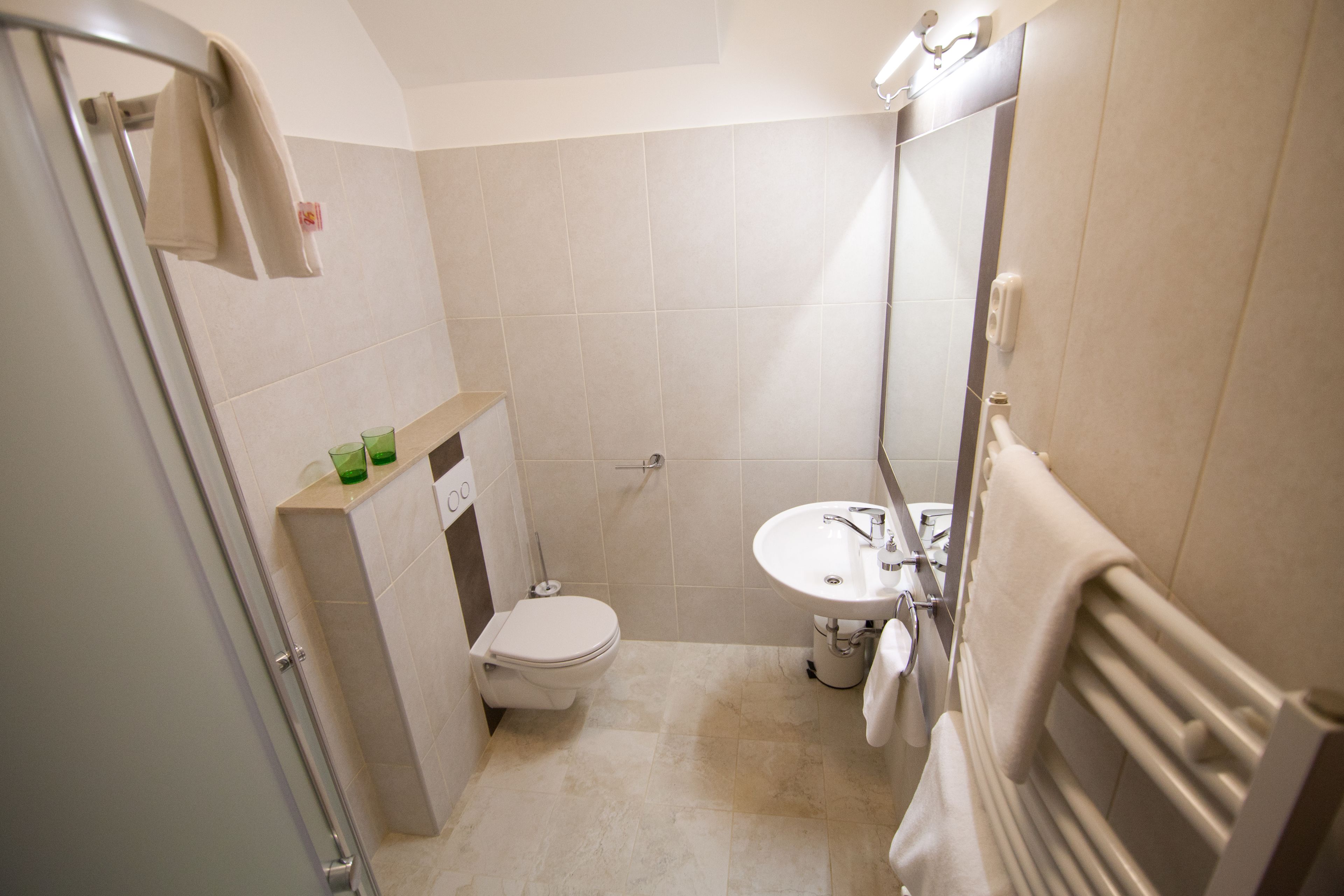 superior suite, 1 bedroom | bathroom | shower, free toiletries, hair dryer, towels