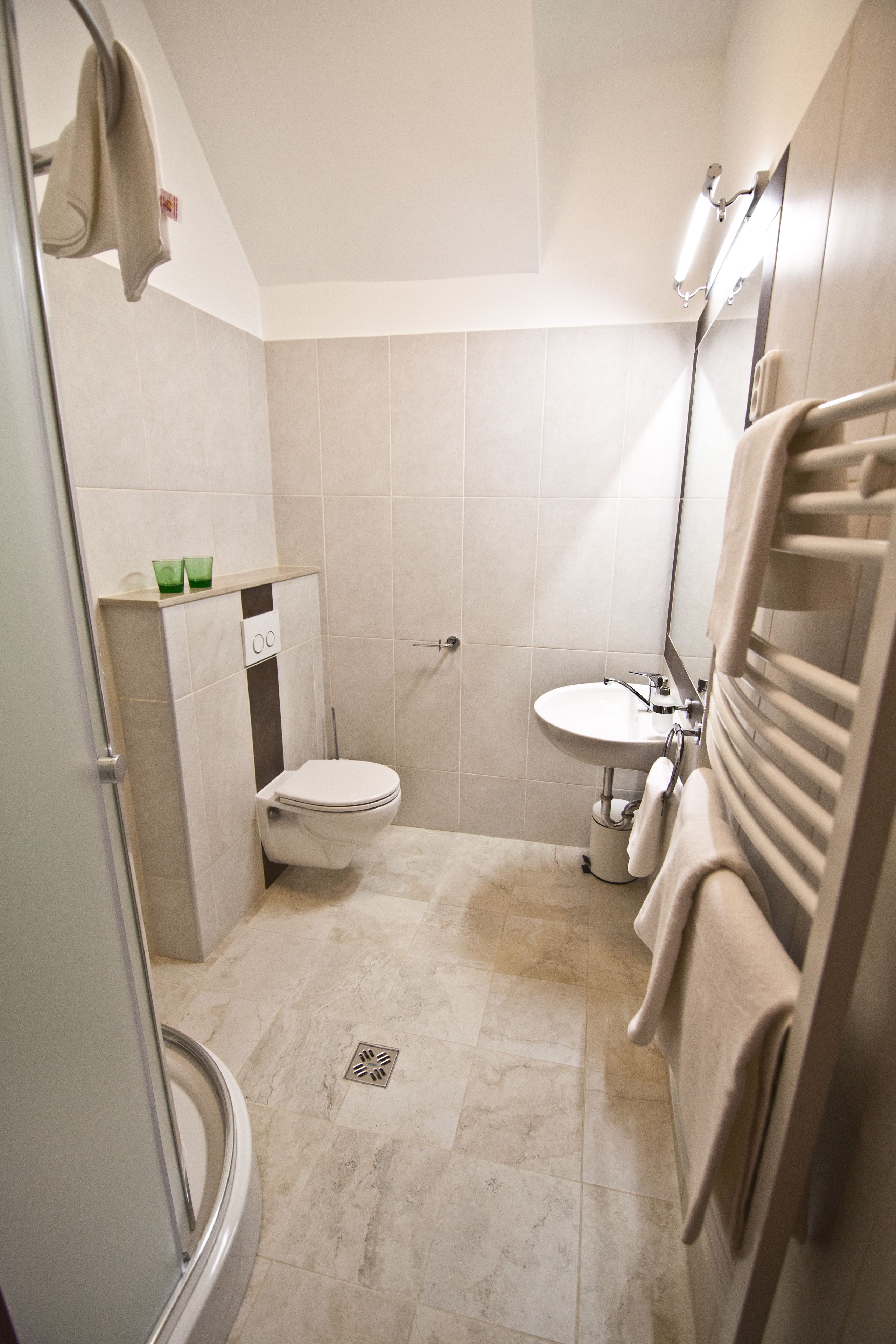 superior suite, 1 bedroom | bathroom | shower, free toiletries, hair dryer, towels