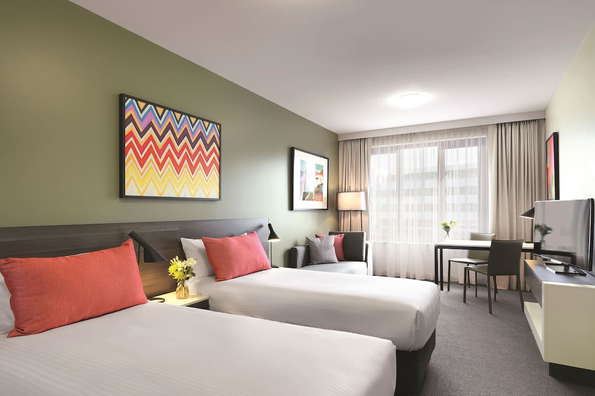 2 bedrooms, minibar, in-room safe, desk