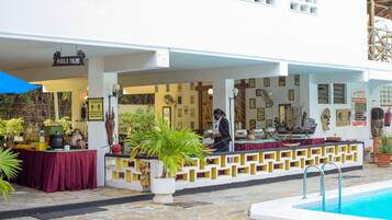 Free daily buffet breakfast