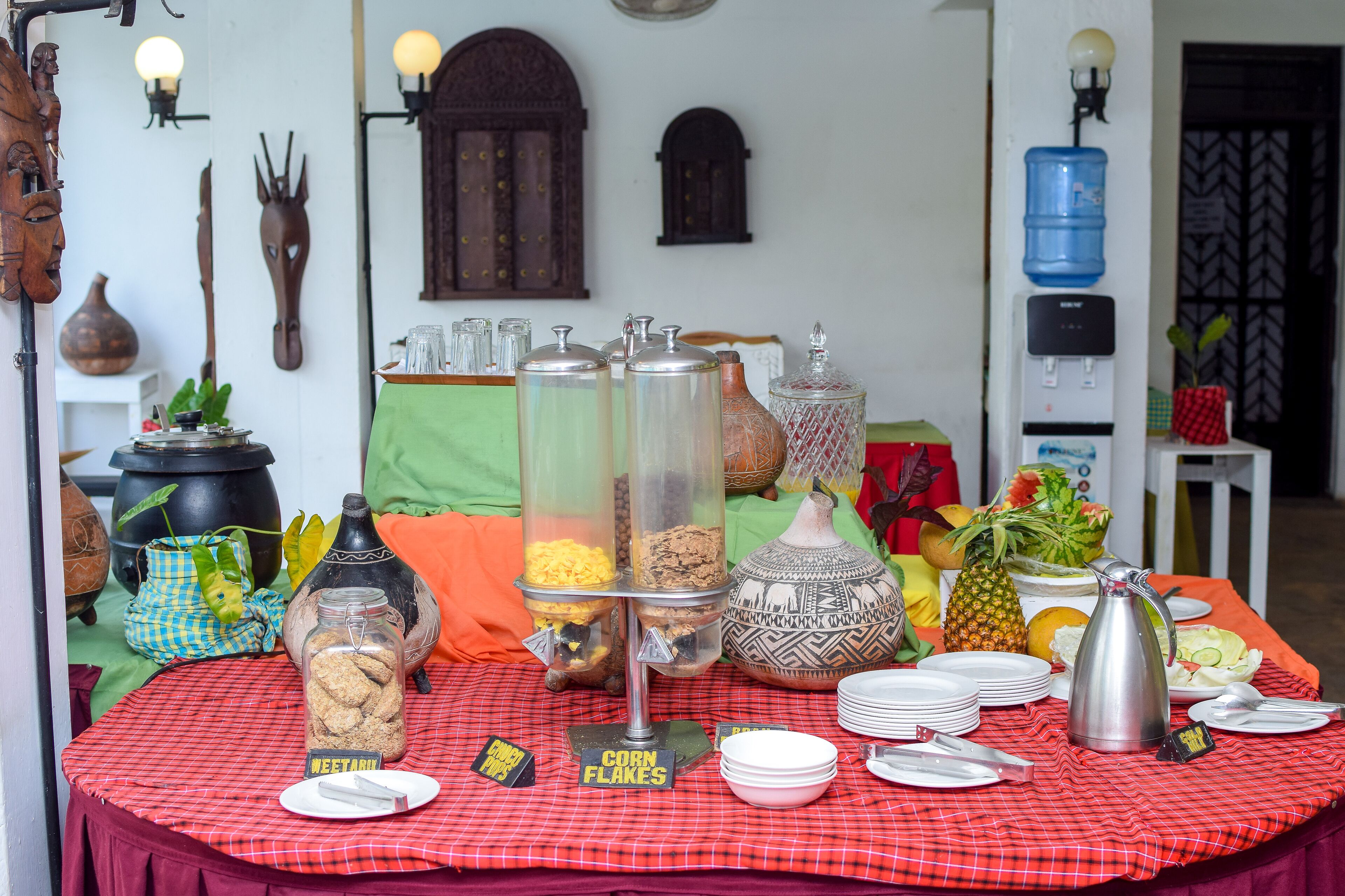 breakfast, lunch, dinner served; international cuisine