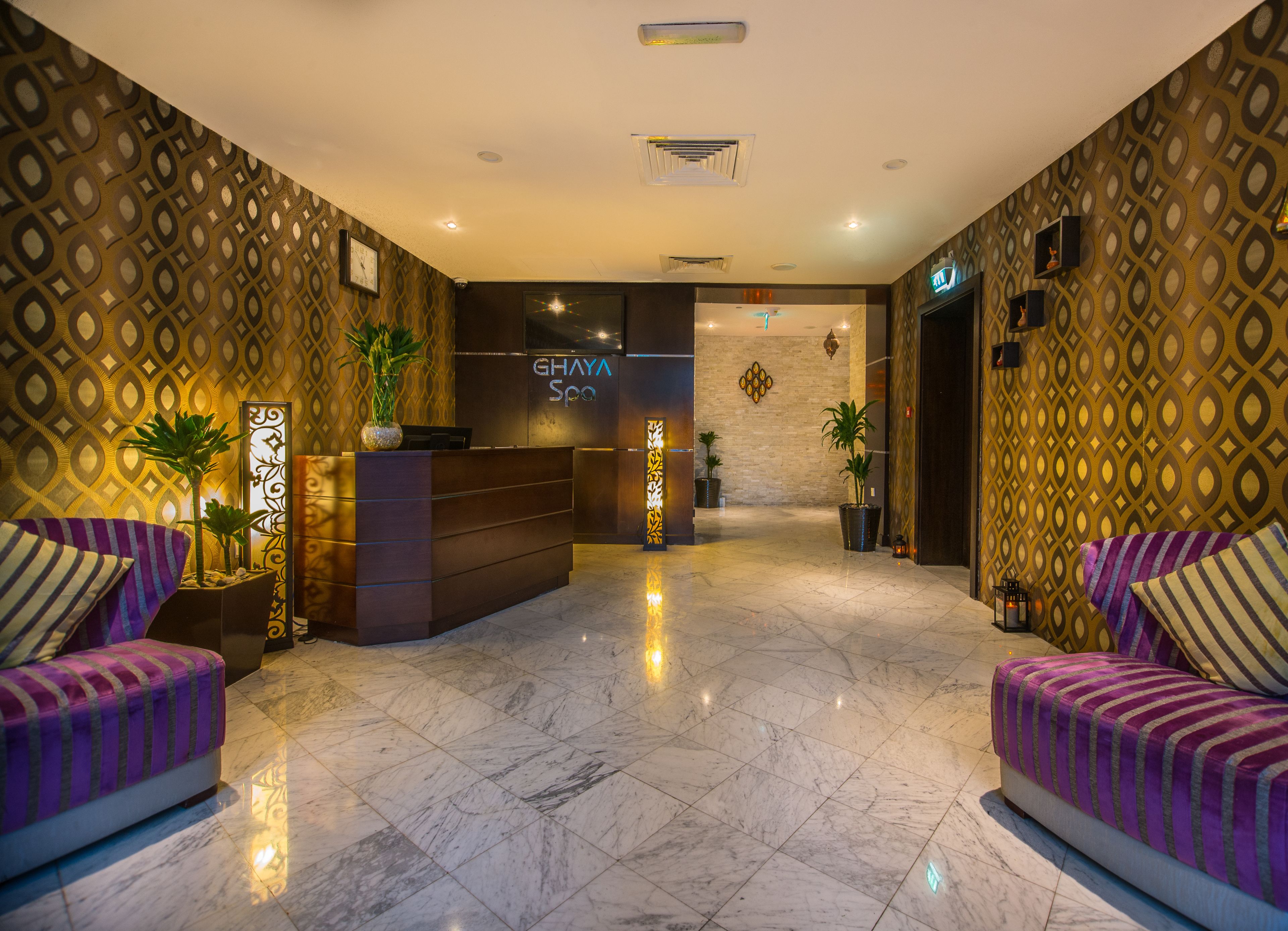 body treatments, hydrotherapy, aromatherapy, hot stone massages