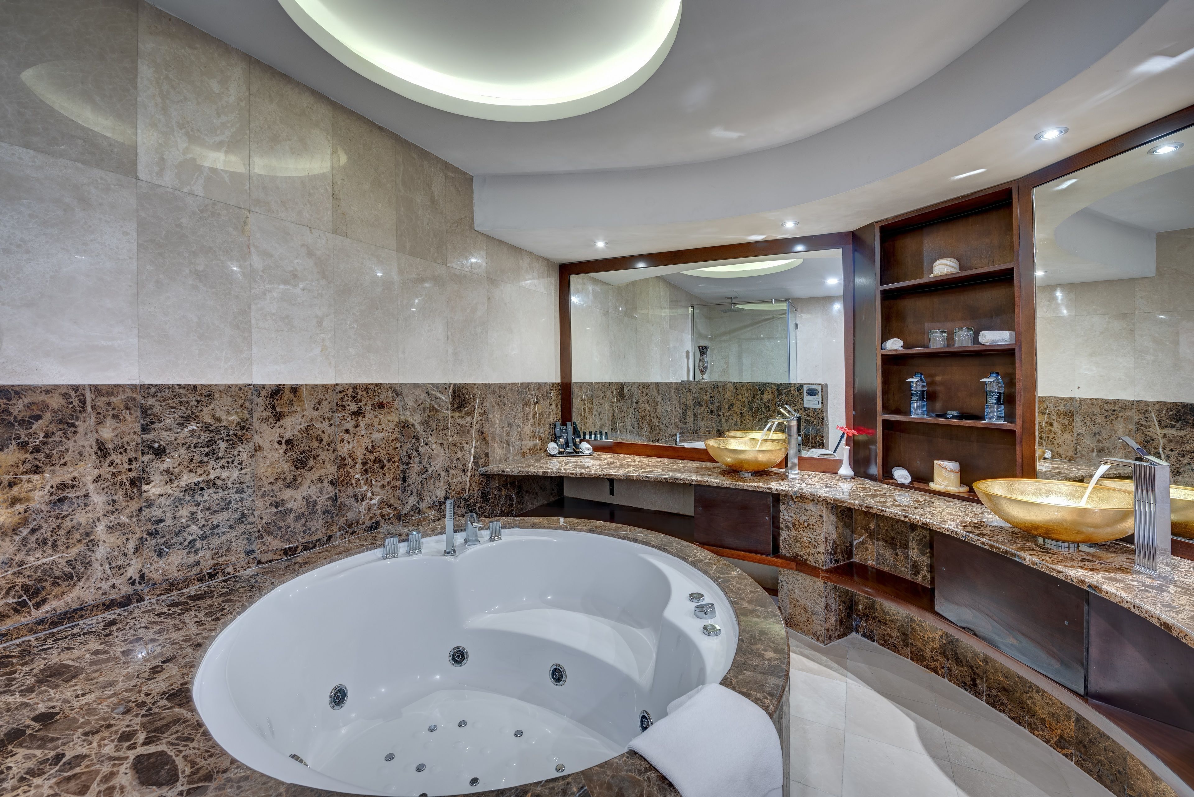 premium suite, 1 king bed | bathroom | shower, free toiletries, hair dryer, towels