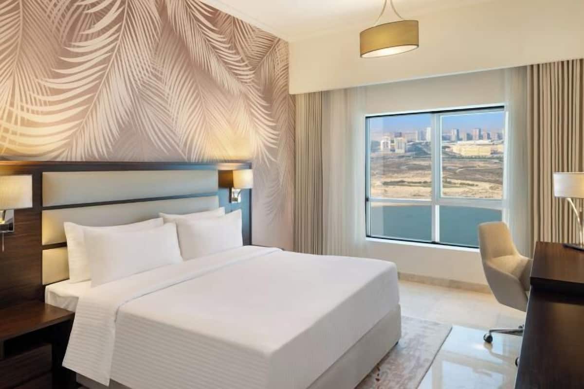 Minibar, in-room safe, individually decorated, individually furnished