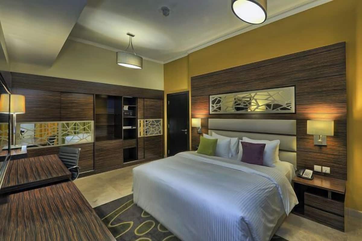 Minibar, in-room safe, individually decorated, individually furnished