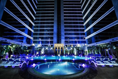 Vintage Grand Hotel - Image 2