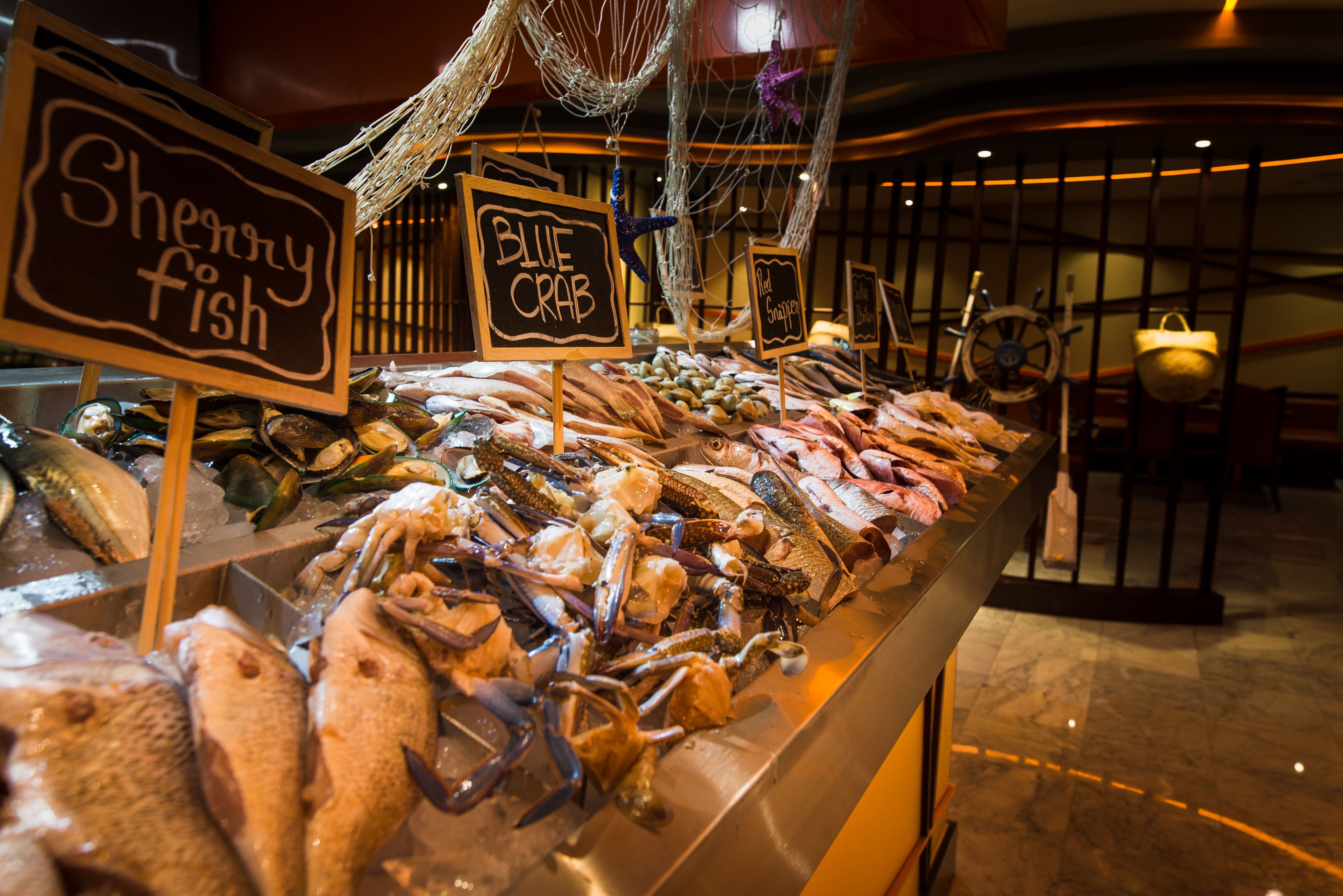 2 restaurants, breakfast, lunch, dinner served; international cuisine