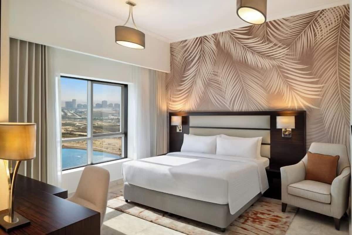 Minibar, in-room safe, individually decorated, individually furnished