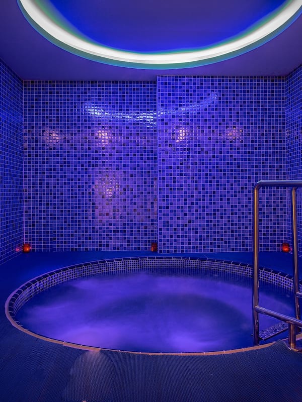 Body treatments, hydrotherapy, aromatherapy, hot stone massages