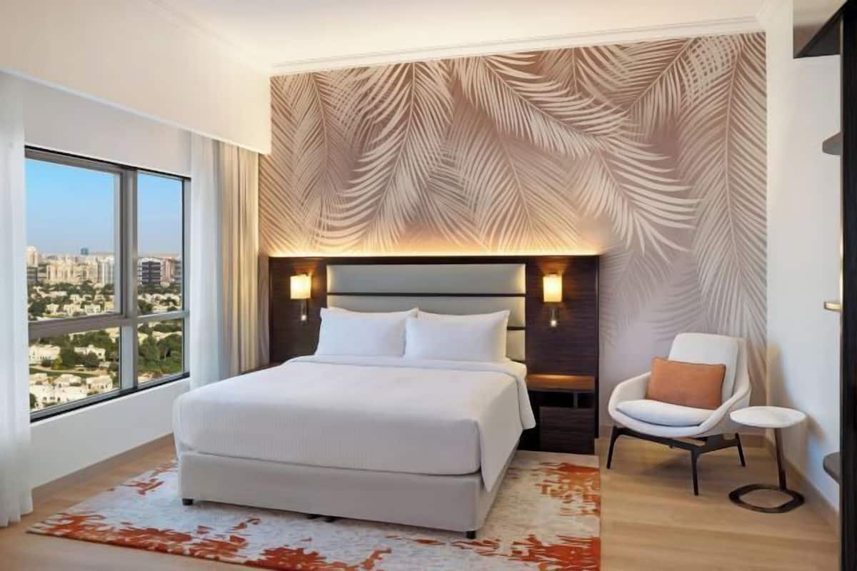 Minibar, in-room safe, individually decorated, individually furnished