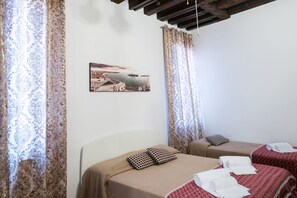 Tremannsrom, eget bad | Sengetøy i egyptisk bomull, individuelt innredet og skrivebord