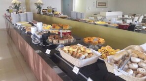 Se sirven desayunos, almuerzos y cenas
