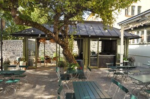 Breakfast, lunch, dinner served; local cuisine 