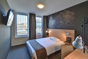 In-room safe, desk, blackout curtains, soundproofing - SwissTech Hotel (Ecublens)