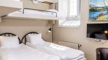 Kamar Quadruple (Linen and towels not included) | Wi-Fi gratis dan seprai linen