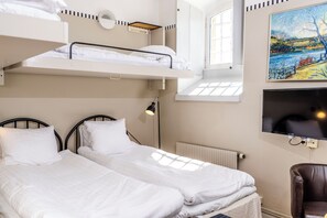 Vierbettzimmer (Linen and towels not included) | Kostenloses WLAN, Bettwäsche