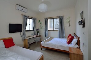 Triple Room, 1 Bedroom | Desk, blackout drapes, free WiFi, bed sheets