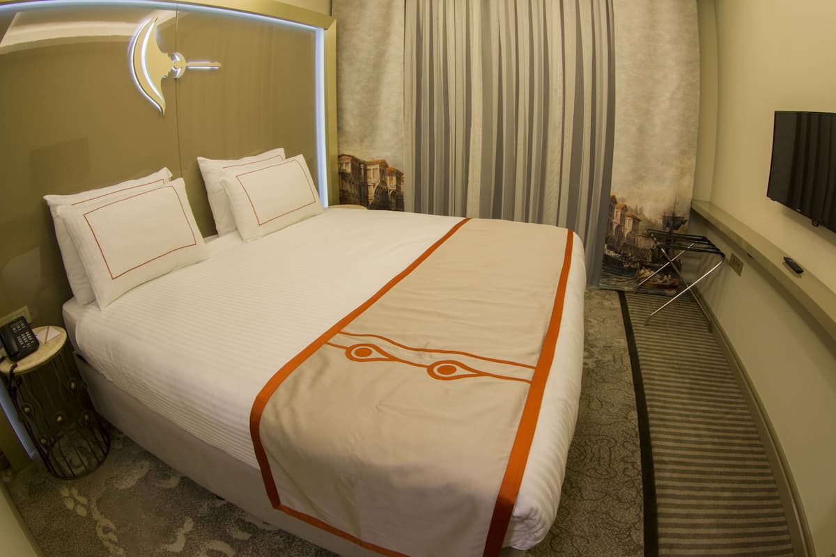 Kamar Single Standar | 2 kamar tidur, seprai premium, minibar, dan brankas