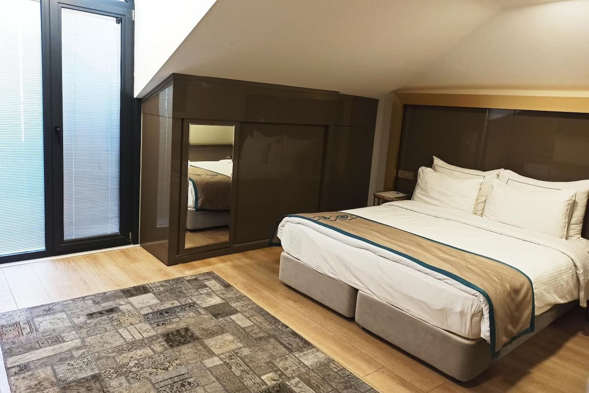 Family Room, Connecting Rooms, Balcony | Premium bedding, minibar, in-room safe, desk