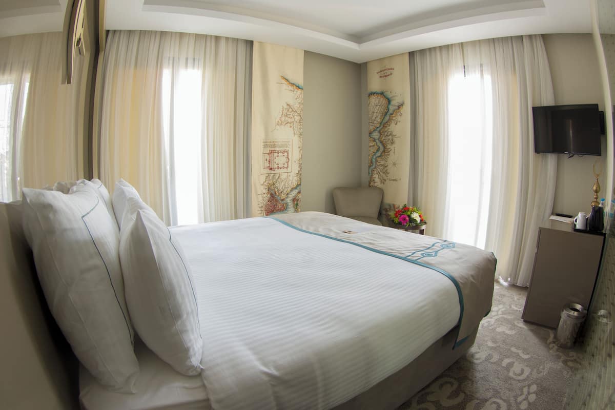 Quarto casal luxo, terraço, no canto | Roupas de cama premium, frigobar, cofres nos quartos, escrivaninha