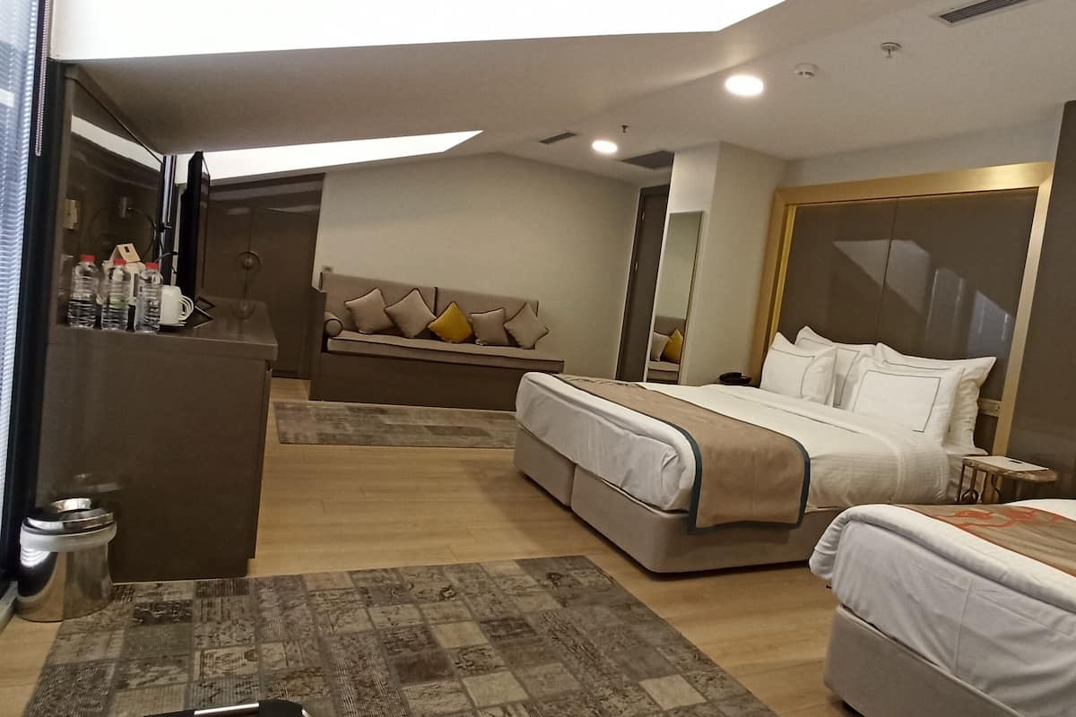 Loft família, sacada | Roupas de cama premium, frigobar, cofres nos quartos, escrivaninha