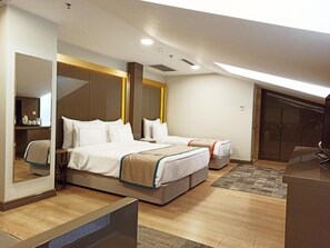 Premium bedding, minibar, in-room safe, desk - Peyk Hotel (Istanbul)