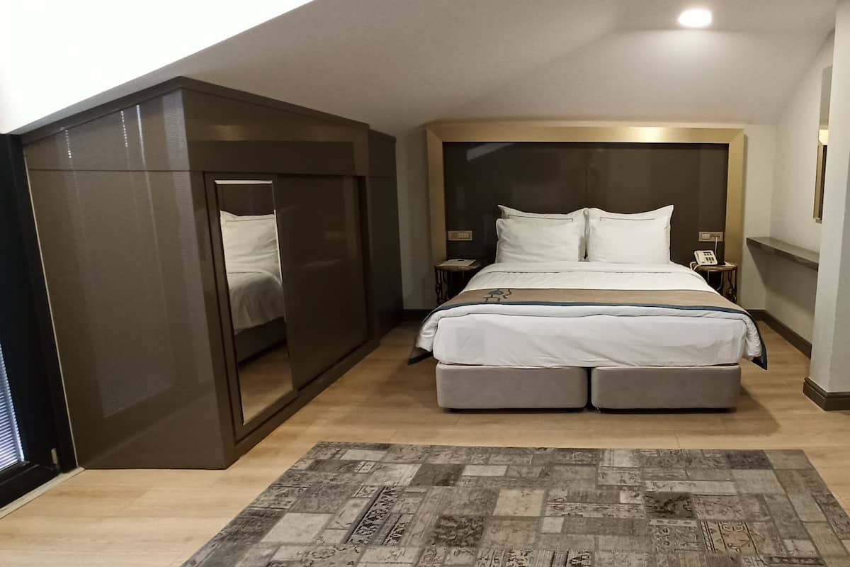 Family Room, Connecting Rooms, Balcony | Roupas de cama premium, frigobar, cofres nos quartos, escrivaninha