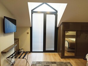 Family Room, Connecting Rooms, Balcony | Literie de qualité, minibar, coffre-fort pour ordinateur portable