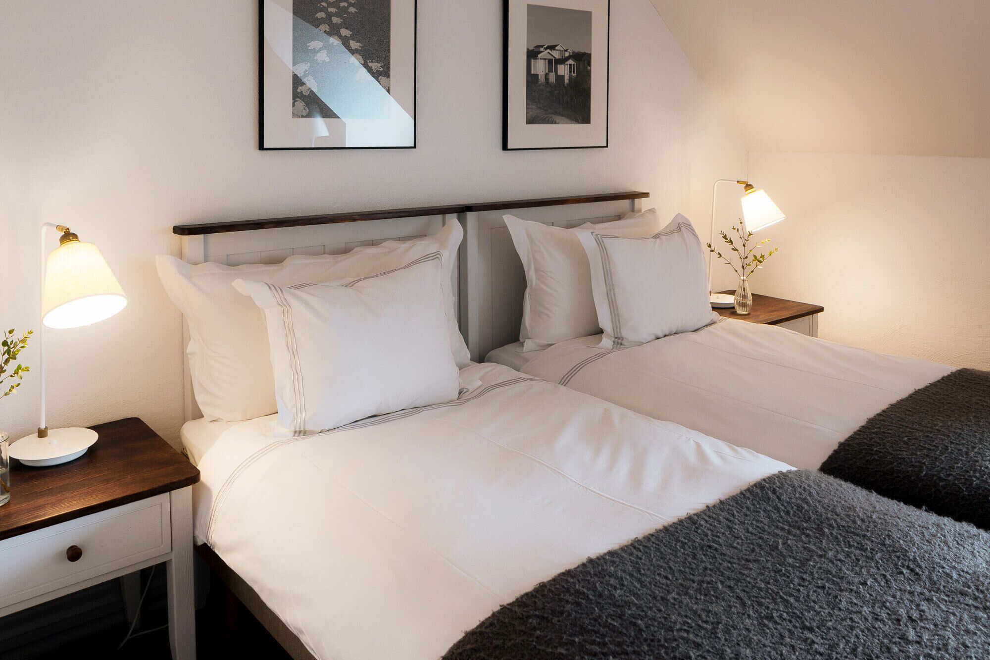 dubbelrum - gåsahuset 3 min promenad | 1 bedroom, in-room safe, desk, iron/ironing board