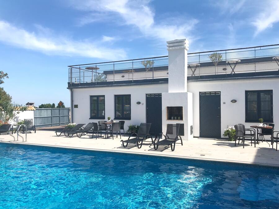 Innendørsbasseng og utendørsbasseng