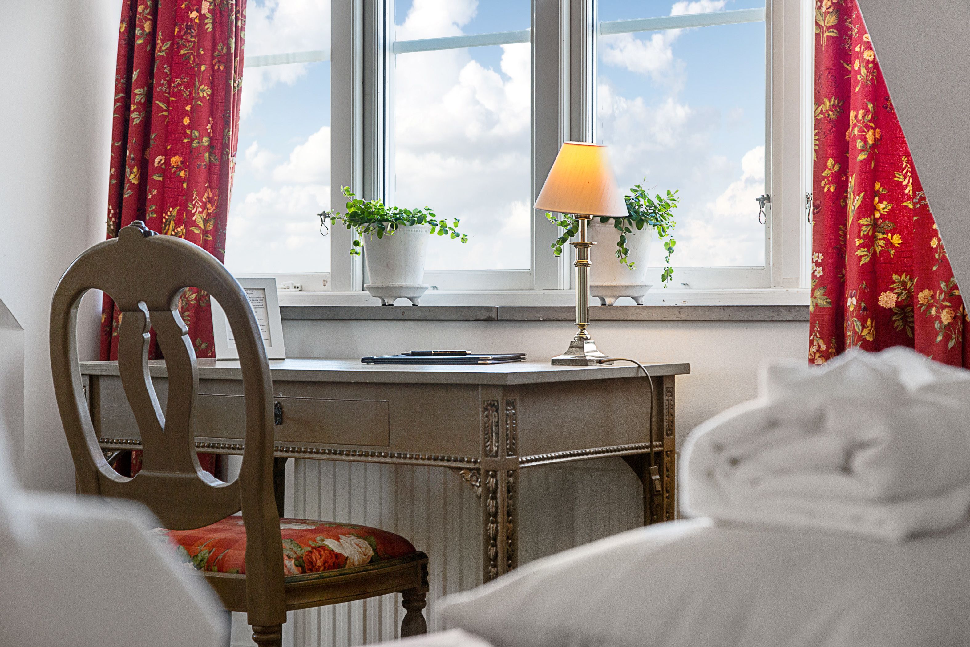 superior double room | 1 bedroom, in-room safe, desk, iron/ironing board