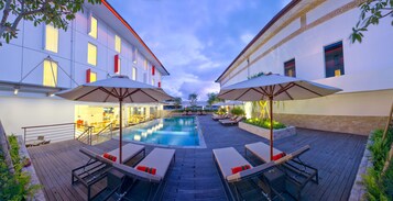 Kolam renang outdoor