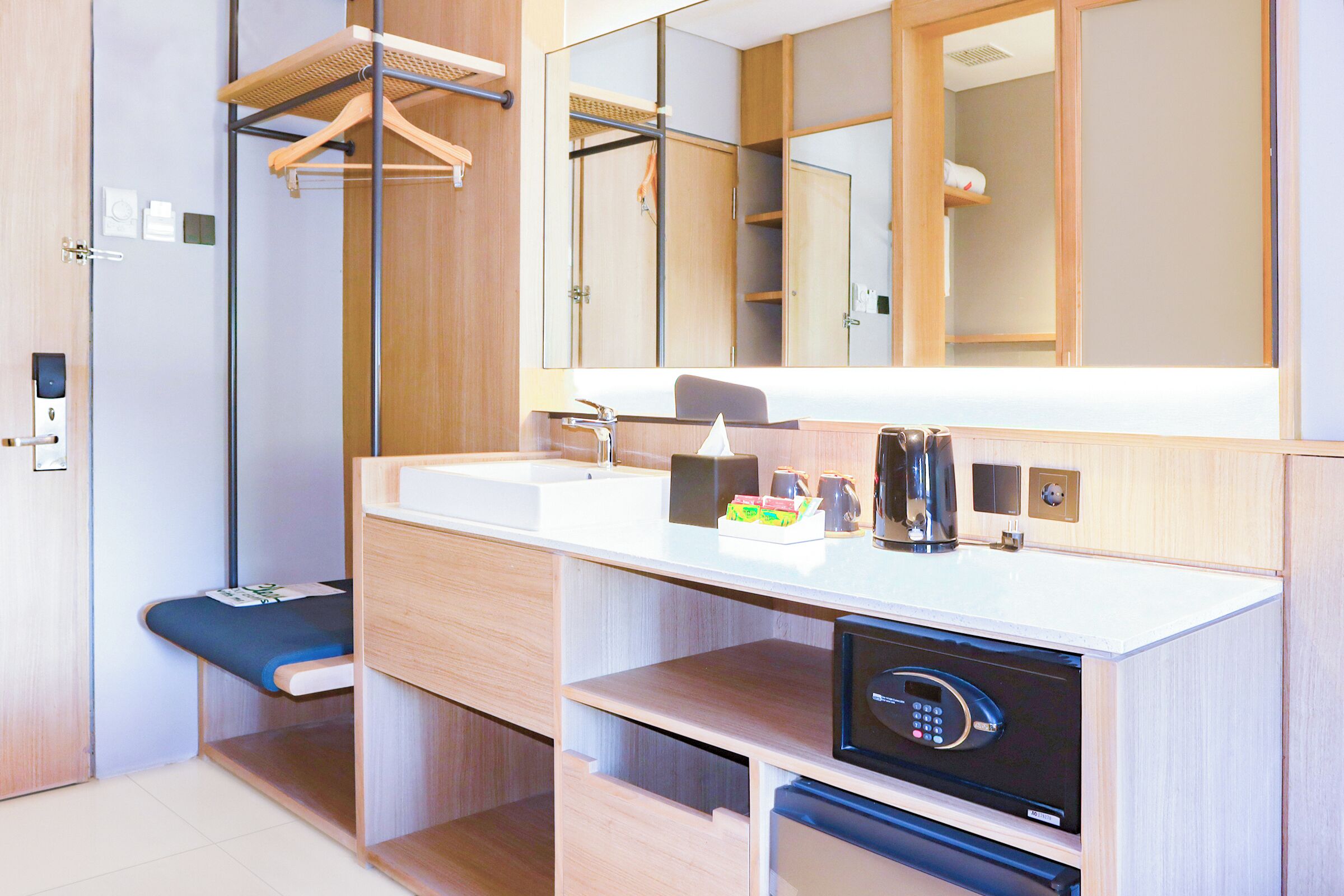 harris room | 1 bedroom, in-room safe, desk, laptop workspace