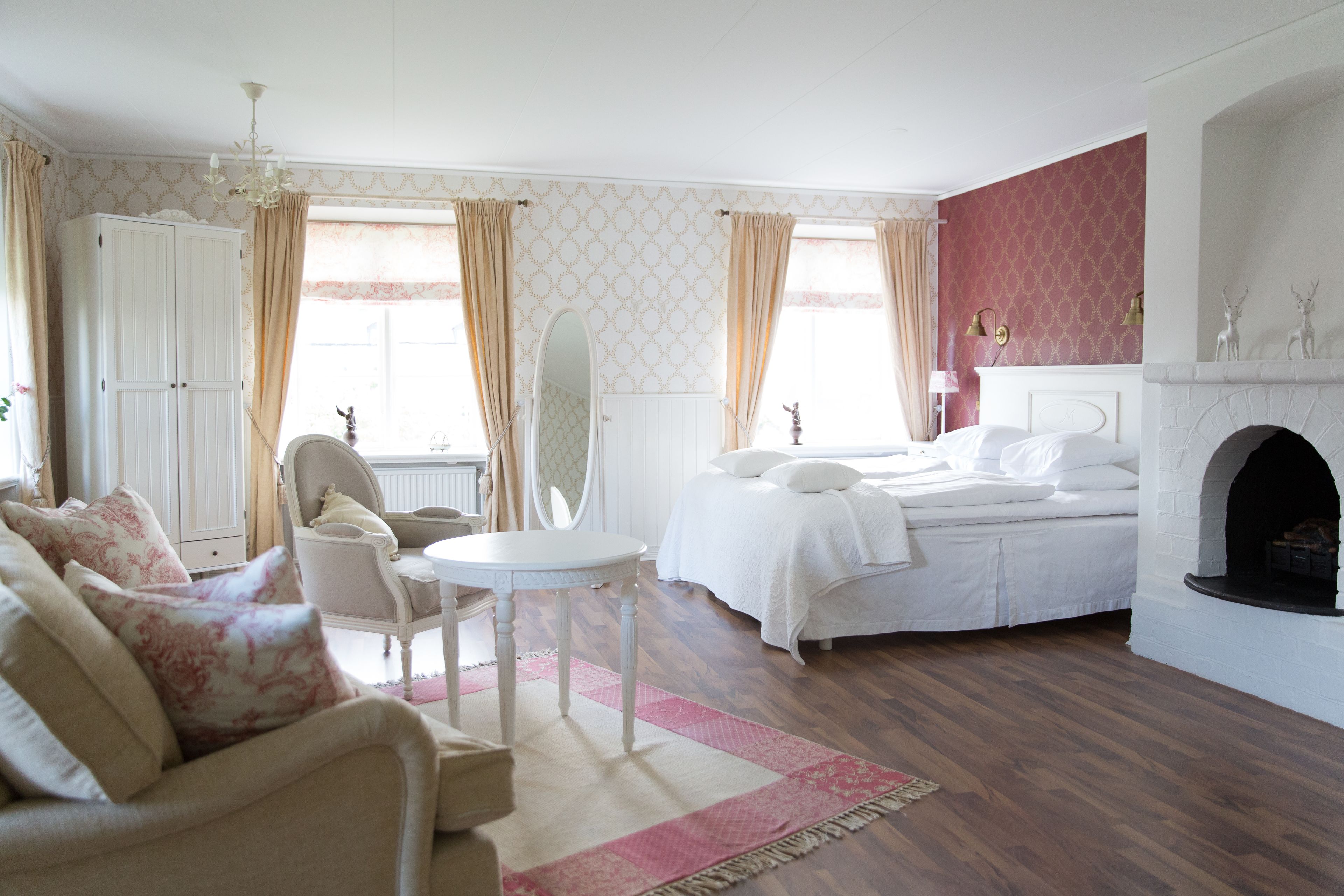 suite | desk, rollaway beds, free wifi