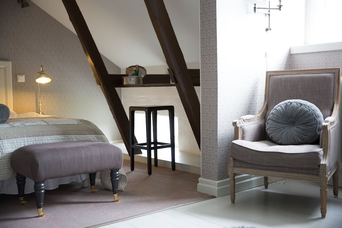 deluxe double room, 1 bedroom | desk, rollaway beds, free wifi