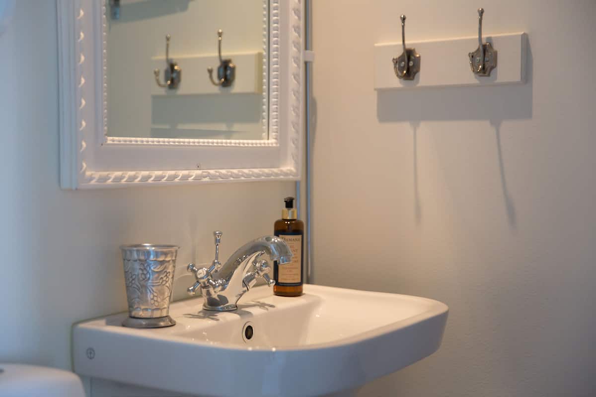 deluxe double room, 1 bedroom | bathroom sink