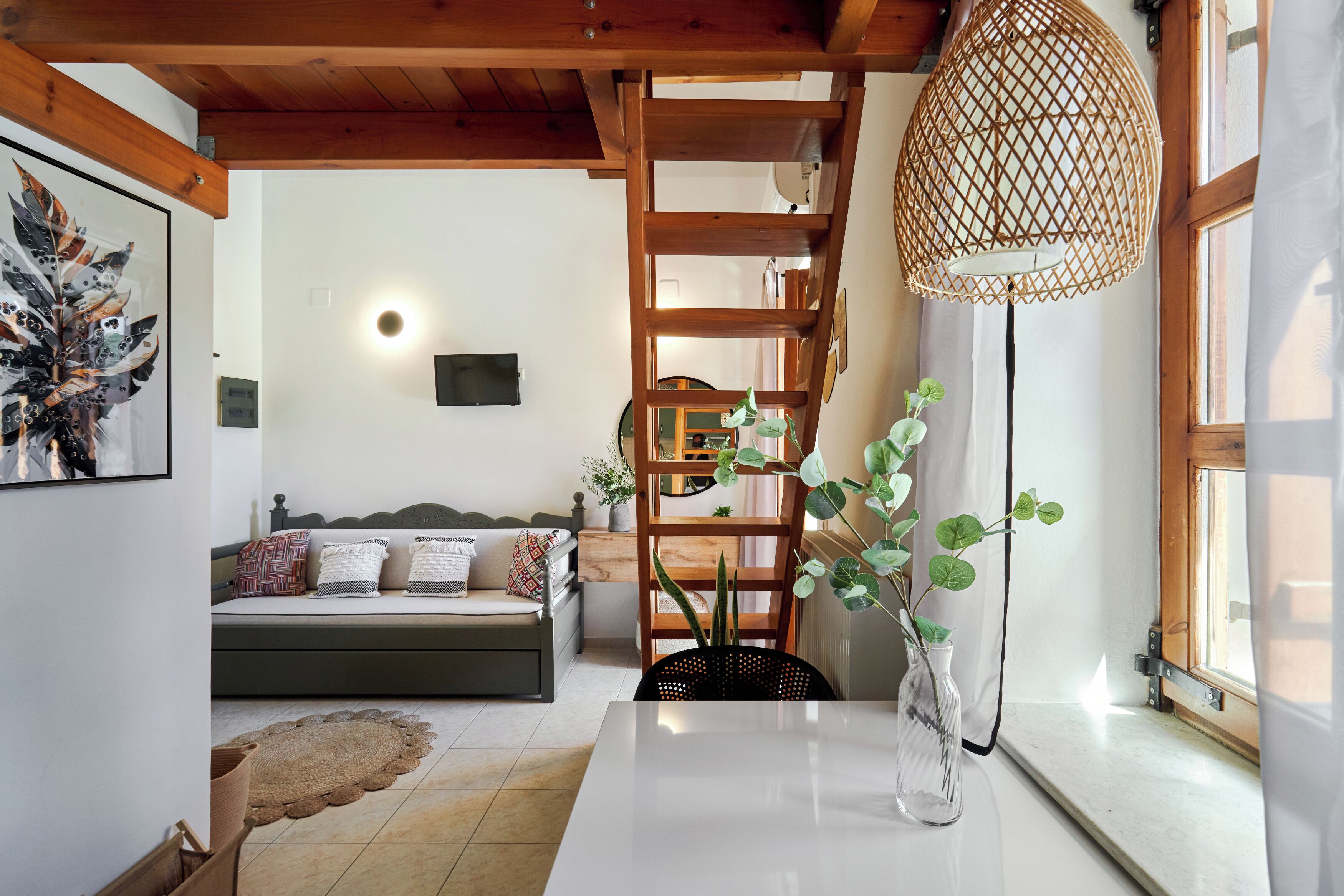 1 bedroom, Egyptian cotton sheets, premium bedding, down comforters