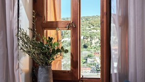 A wooden door with a view of a hillside. - Petronikolis Traditional House (Archanes-Asterousia)