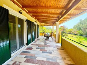 Apartment, Garden View (I) | Terrace/patio - TETRAKTYS estate (Corfu)