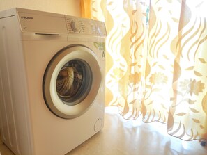 Huoneisto, näköala puutarhaan (I) | Pesulapalvelu