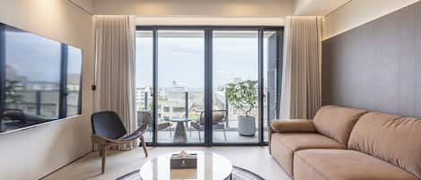 TV, Netflix, streaming services