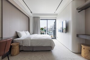 Departamento de diseñador | Edredón, minibar, decoración personalizada y escritorio