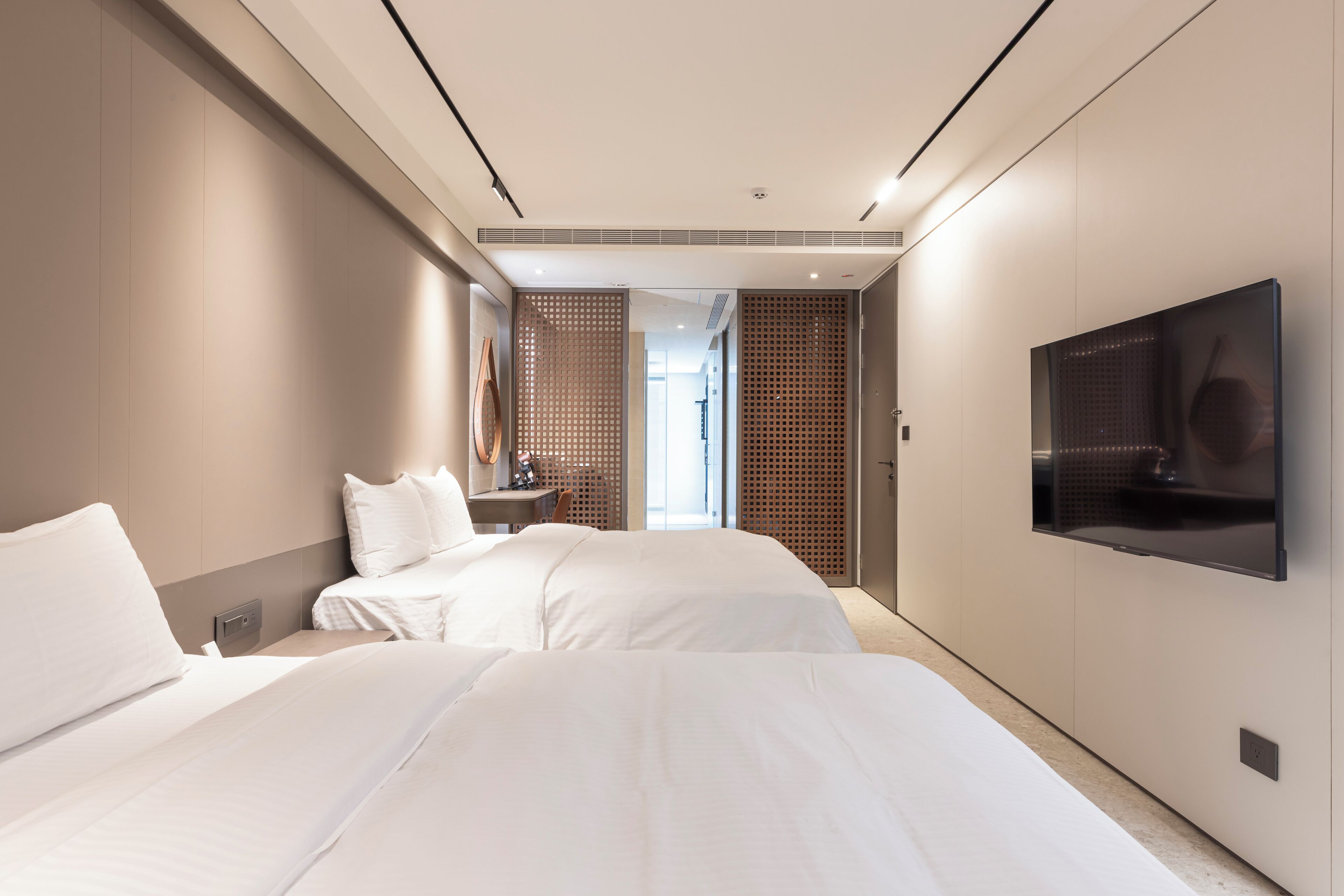 design apartment | down duvets, minibar, individually decorated, desk