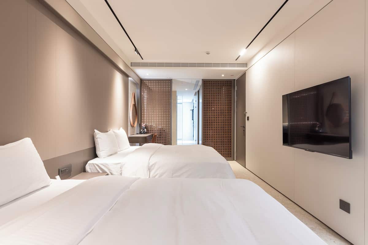 design apartment | down duvets, minibar, individually decorated, desk