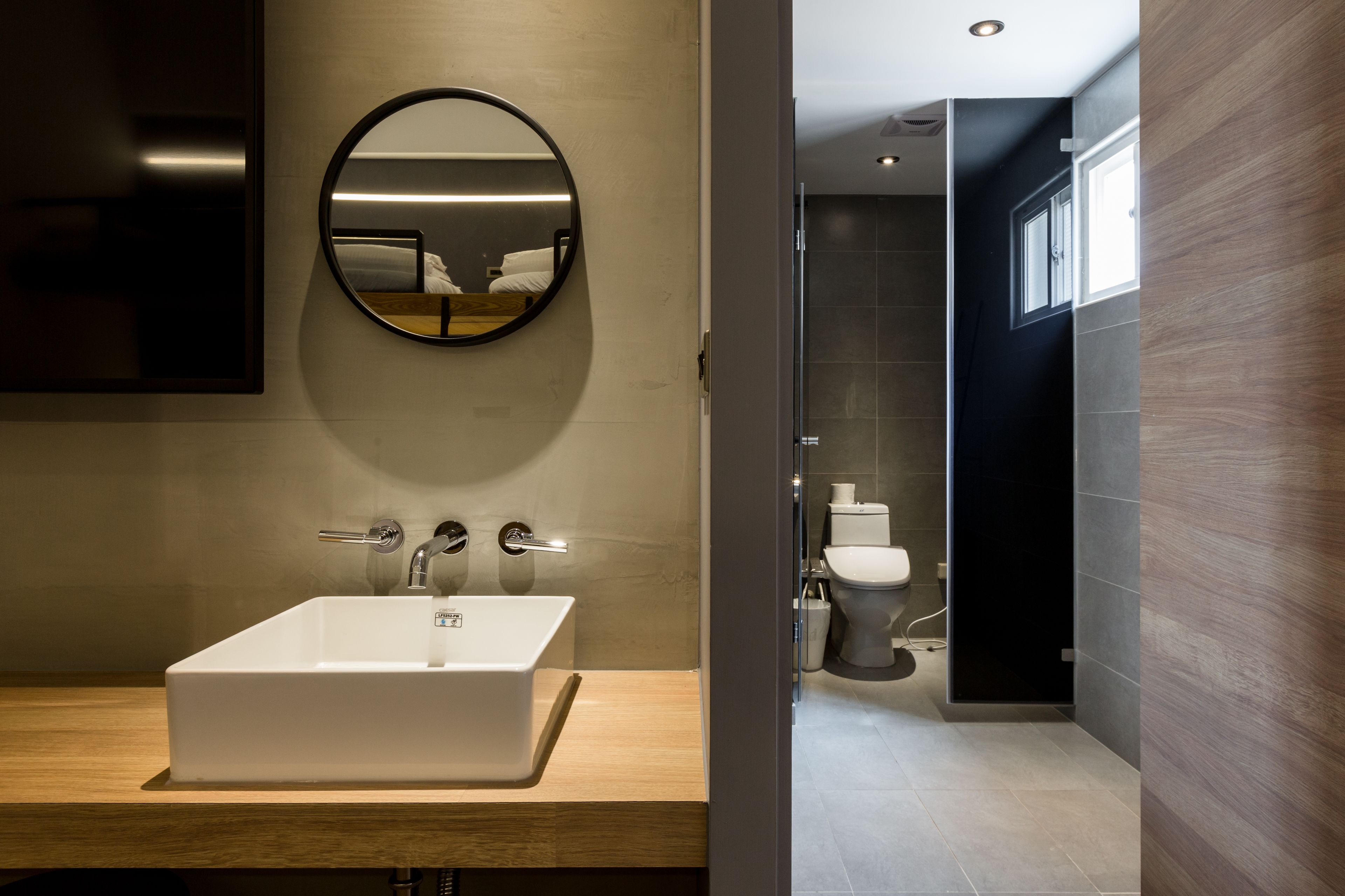 separate bathtub and shower, rainfall showerhead, hair dryer, slippers