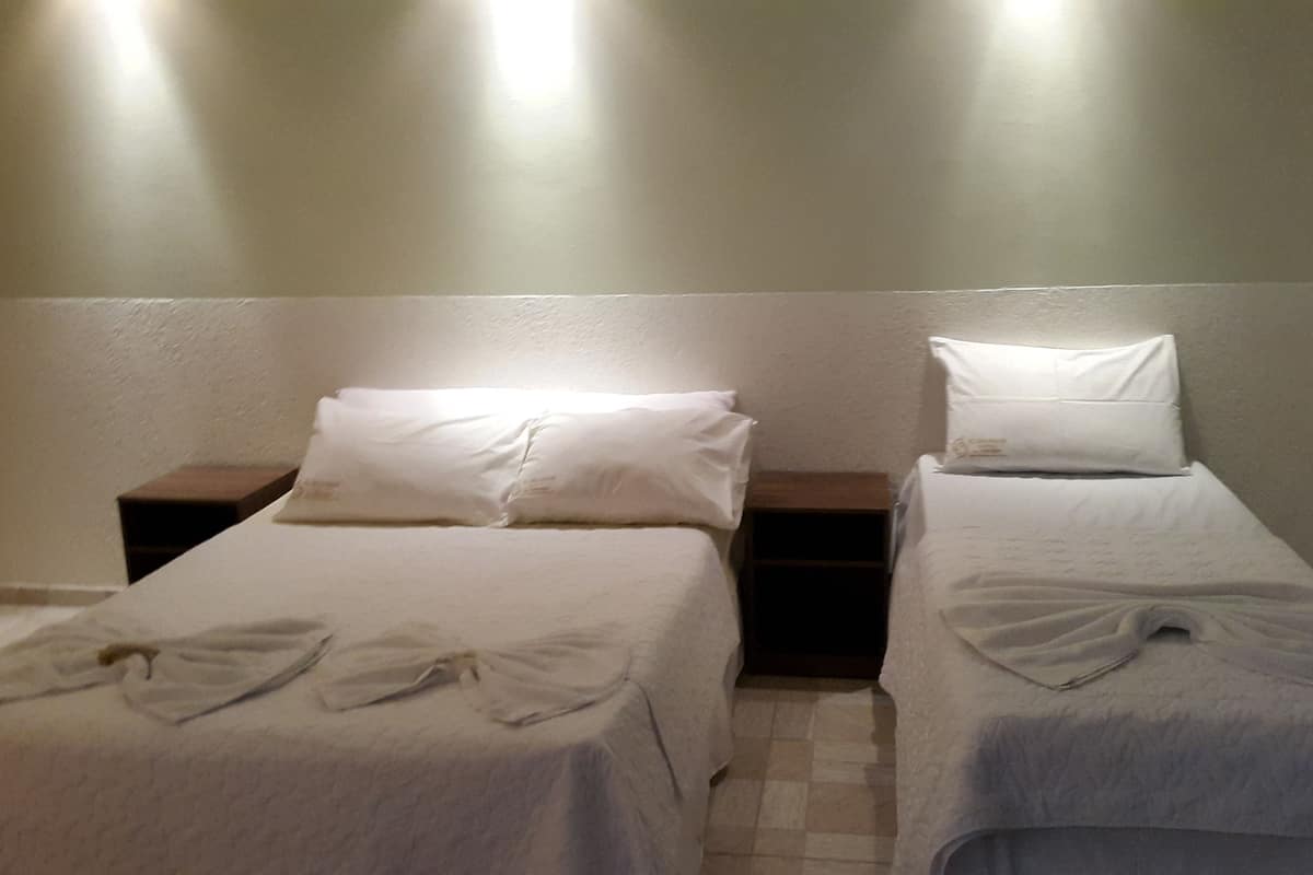 Chambre Triple | Bureau, fer et planche à repasser, lits pliants/supplémentaires