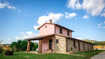 1 bedroom, Frette Italian sheets, down comforters, desk