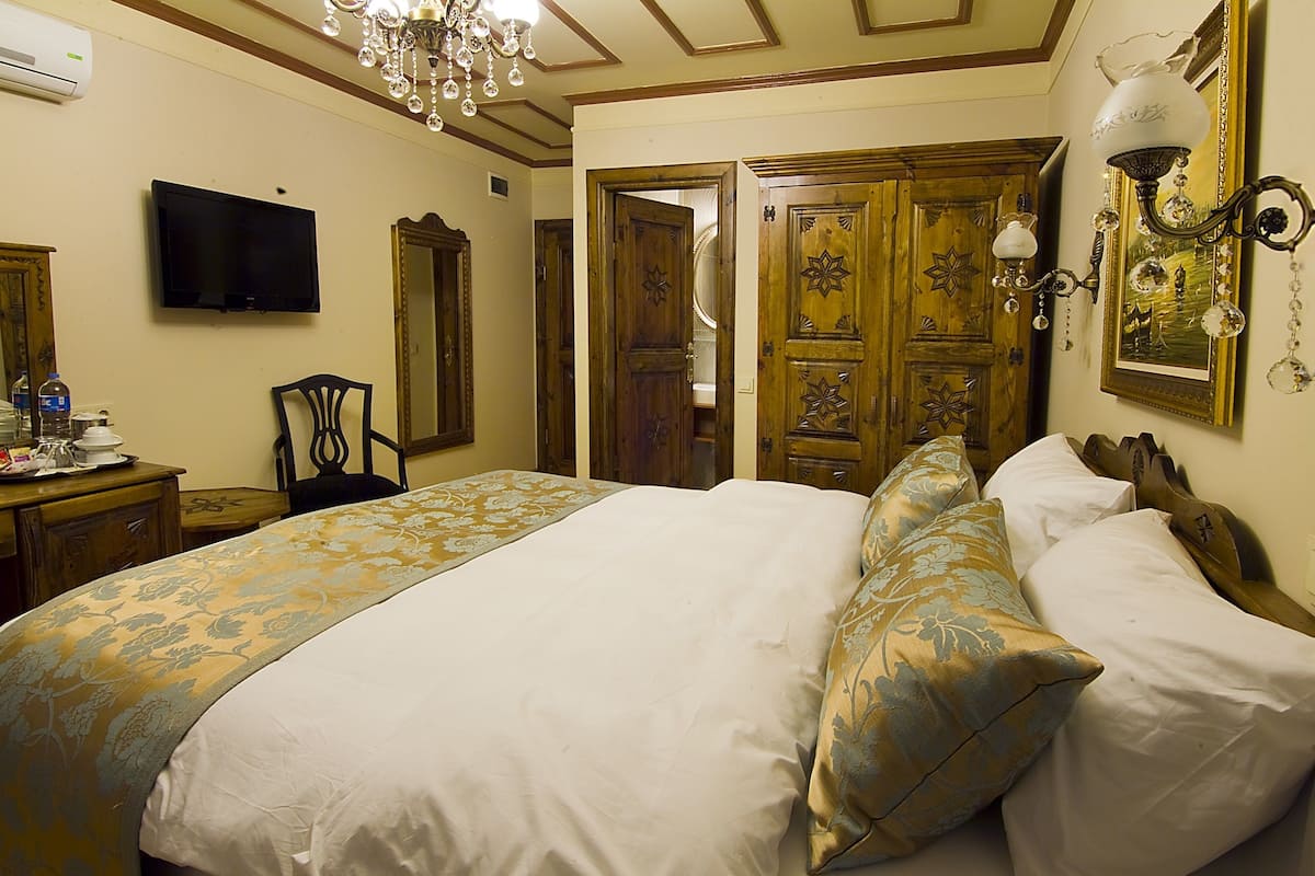 Premium bedding, minibar (some free items), in-room safe, desk