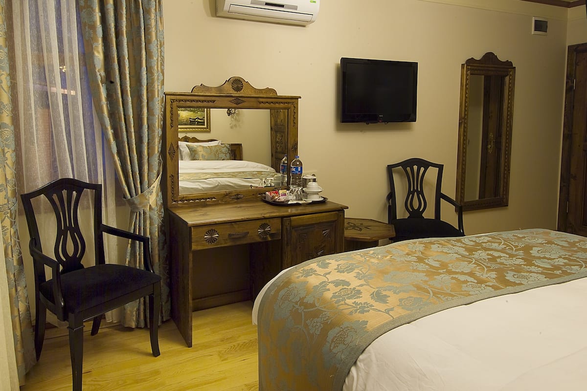 Premium bedding, minibar (some free items), in-room safe, desk